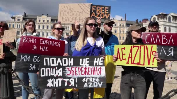 Grupa Ukraińskich Aktywistów Demonstrujących Uwolnienie Schwytanych Żołnierzy Brygady Azowskiej Rosyjskich — Wideo stockowe