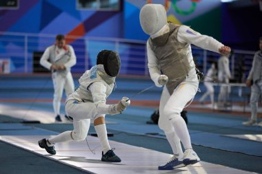 Eskrim sporcuları Ukrayna Ulusal Eskrim Şampiyonası 'nda yarışıyorlar. Kyiv - 30 Mart 2024