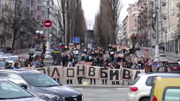 Ukraynalı Aktivistler Halka Açık Bir Protestoda Esaret Öldürür Pankartı Taşıyorlar — Stok video