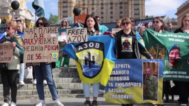 Ukraynalı kadınlar, yakalanan Azov savaşçılarının akrabaları, Mariupol savunucuları, Rus hapishanelerindeki askerlerin serbest bırakılması için gösteri yapıyorlar. Kyiv - 13 Nisan 2024