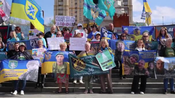 Rodiny Obránců Mariupolu Kteří Roku 2022 Zůstávají Ruských Věznicích Demonstrují — Stock video