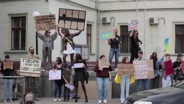 Ukrainische Aktivisten Demonstrieren Mit Transparenten Freies Asow Gegen Eine Öffentliche — Stockvideo