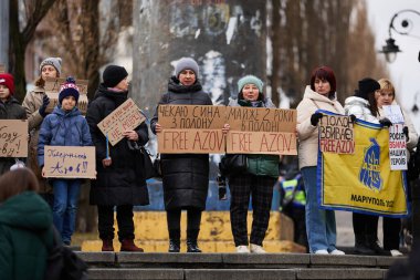 Mariupol şehri ve Azovstal 'in ele geçirilen savunucularına adanmış barışçıl bir gösteri için Ukraynalı kadınlar. Kyiv - 4 Şubat 2024