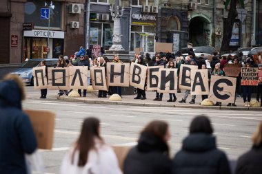 Ukraynalı aktivistler halka açık bir protestoda 