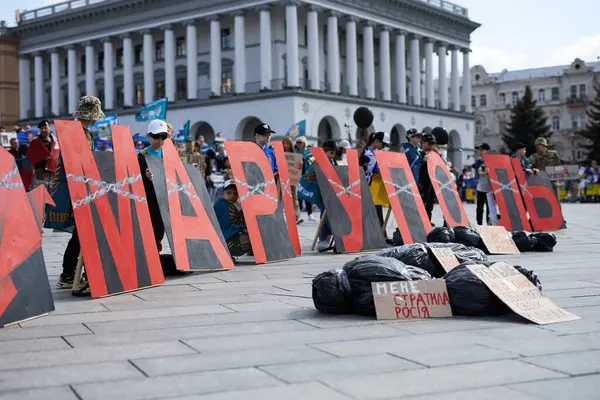 Banner Mariupol Sort Ligpose Med Skrift Russian Dræbte Mig Demonstration - Stock-foto