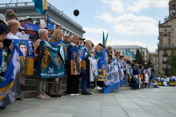 Stor Skare Ukrainske Folk Med Flag Bannere Offentlig Rally Dedikeret - Stock-foto