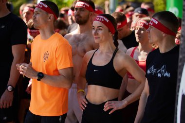 Maraton koşucuları 20 Nisan 2024 'te Kyiv' deki Sparta Yarışı 'na katılmaya hazır.