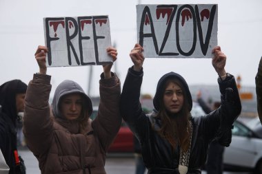 Ukraynalı aktivistler, 21 Nisan 2024 'te Kyiv' de düzenlenen barışçıl mitingde 