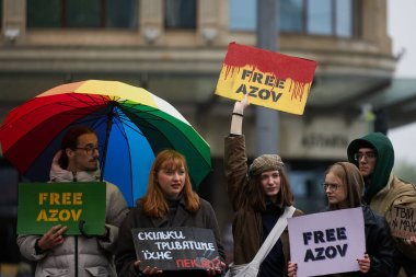 Ukraynalı gençler halka açık bir protestoda 