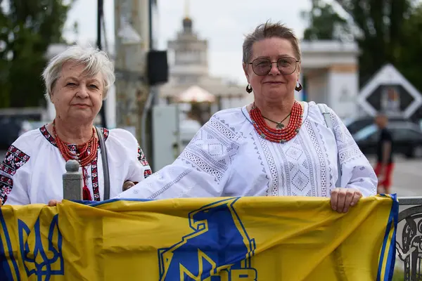 Senior Ukrainian Ladies Wearing Traditional Vyshyvanka Shirts Demonstrating Flag Azov Fotos De Stock