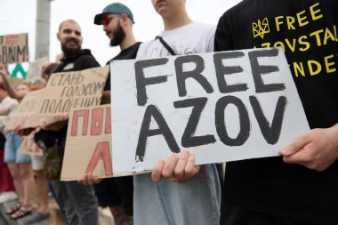 Ukraynalı gösterici, 16 Haziran 2024 'te Kyiv' de düzenlenen barışçıl mitingde 