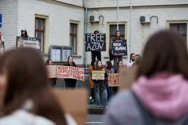 Bir grup Ukraynalı aktivist Rus hapishanelerinden serbest bırakılmak için gösteri yapıyor. Kyiv - 13 Ekim 2024