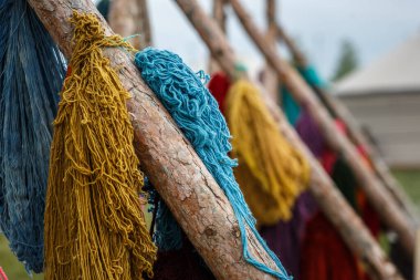 Etnospor Kultur Festivali 'nde renkli el boyaması kumaş. İstanbul - 11 Mayıs 2018