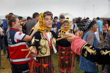 İstanbul 'da düzenlenen 3. Etnospor Kultur Festivali' nde Kasik Oyunu 'nu (Spoon Dance) seslendiren Türk kadınlar - 11 Mayıs 2018