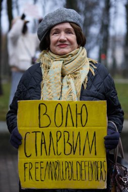 Üst düzey Ukraynalı kadın, savaş esirlerini Rus esaretinden kurtarmak için gösteri yapıyor. Kyiv - 8 Aralık 2024