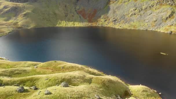 Veduta Aerea Del Lago Stickle Tarn Situato Nel Lake District — Video Stock