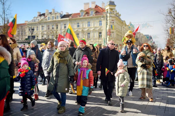 Vilnius Lituanie Mars 2022 Des Gens Joyeux Portant Des Drapeaux — Photo
