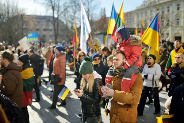 Vilnius Lituanie Mars 2022 Des Gens Joyeux Portant Des Drapeaux — Photo