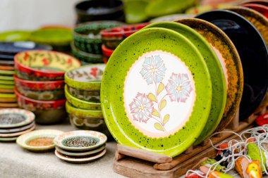 Seramik yemekler, sofra takımı ve sürahiler Vilnius 'taki Paskalya pazarında satılıyor. Litvanya başkentinin geleneksel el sanatları fuarı her Mart ayında Old Town sokaklarında düzenleniyor.