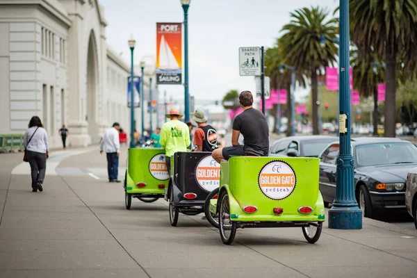 San Francisco Usa April 2016 Young Pedicab Drivers Wait Clients — Stock Photo, Image
