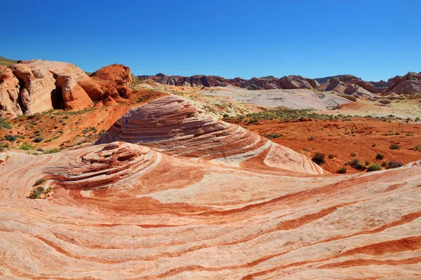 Beautiful Red White Stripes Fire Wave Sandstone Formation Valley Fire — Foto de Stock