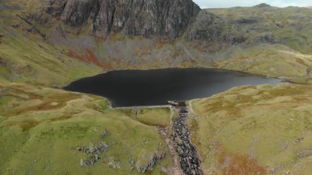 Вид Воздуха Озеро Стикл Тарн Расположенное Районе Озера Камбрия Великобритания — стоковое видео