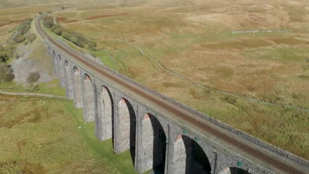 Vista Aérea Del Viaducto Ribblehead Ubicado Yorkshire Del Norte Estructura — Vídeos de Stock