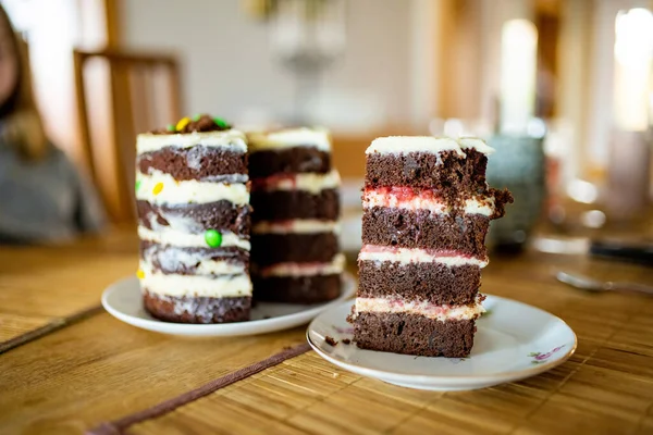 Slice Homemade Layered Birthday Cake Cutting Chocolate Birthday Cake White — Stock Photo, Image
