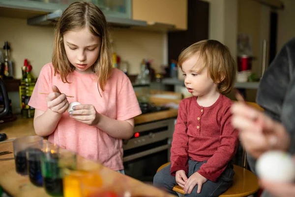 Big Sister Her Toddler Brother Dyeing Easter Eggs Home Children — Stock Photo, Image