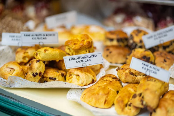 Bergamo Italie Avril 2022 Bonbons Gâteaux Biscuits Variés Exposés Dans — Photo