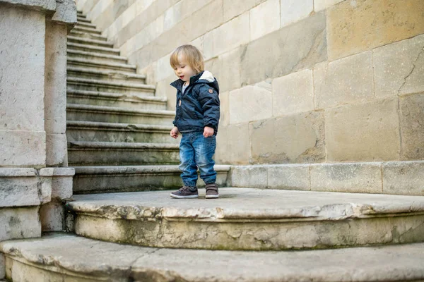 Cute Toddler Boy Walking Street Bergamo Little Child Having Fun — Stock Photo, Image