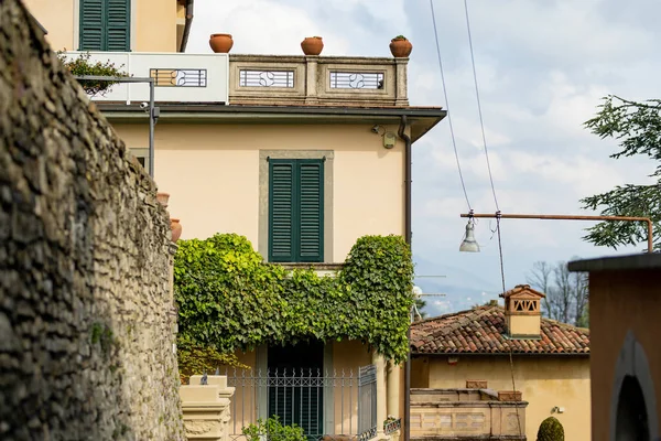 Milano Nun Kuzeydoğusundaki Bergamo Şehrinin Dar Ortaçağ Caddeleri Şehrin Üst — Stok fotoğraf