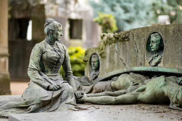 Beeindruckende Skulpturen Auf Den Gräbern Und Monumenten Des Cimitero Monumentale — Stockfoto