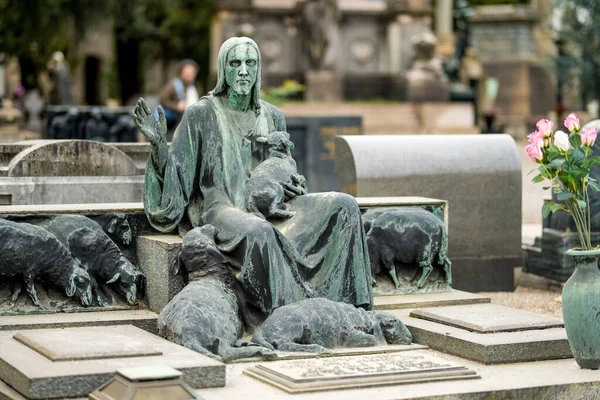 Beeindruckende Skulpturen Auf Den Gräbern Und Monumenten Des Cimitero Monumentale — Stockfoto