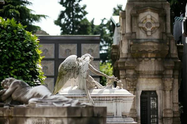 Impresionantes Esculturas Las Tumbas Monumentos Cimitero Monumentale Milano Cementerio Monumental —  Fotos de Stock