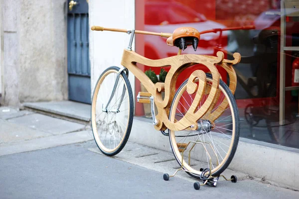 Bicicleta Retro Madera Aparcada Calle Milán Explorando Centro Ciudad Milán — Foto de Stock