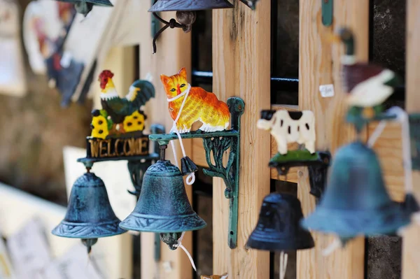 Διάφορα Κουδούνια Που Πωλούνται Στη Διάσημη Πόλη Pitigliano Που Βρίσκεται — Φωτογραφία Αρχείου