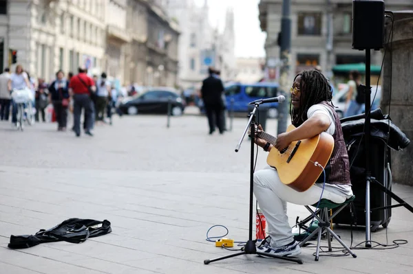 Milan Italy May 2011 Street Musician Performing Busy Street Center — Stock Photo, Image