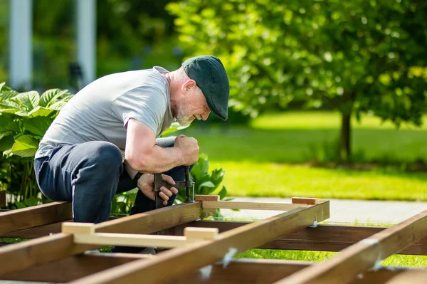 Senior Man Working Project His Garden Man Constructing Wooden Terrace — Stock Photo, Image