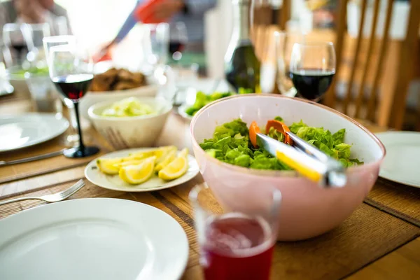 Cena Familiar Sencilla Con Vino Casa Comer Casa Con Una — Foto de Stock