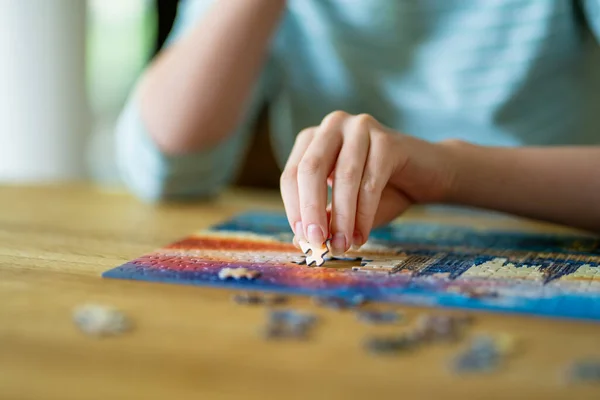 Close Woman Hand Playing Puzzles Home Connecting Jigsaw Puzzle Pieces — Stock Photo, Image