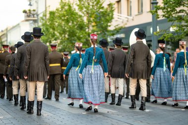 VILNIUS, LITHUANIA - 28 Ağustos 2022: NATO askeri orkestra festivali Vilnius, Litvanya. Festivale Belçika, ABD, Letonya, Polonya, Litvanya, Hollanda ve Almanya katıldı.