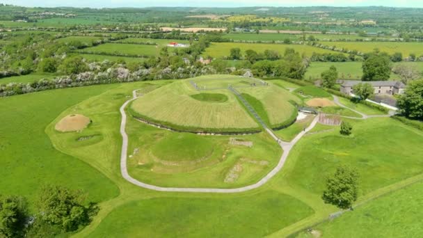 Vue Aérienne Knowth Monument Antique Grand Remarquable Irlande Spectaculaires Tombes — Video