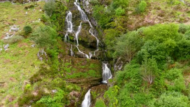 Widok Lotu Ptaka Wodospad Assaranca Jeden Najpiękniejszych Wodospadów Donegals Ukryty — Wideo stockowe