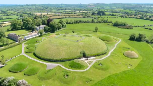 Vue Aérienne Knowth Monument Antique Grand Remarquable Irlande Spectaculaires Tombes — Video