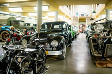 BIRZAI, LITHUANIA - 12 Ekim 2022: Sodeliskiai Malikanesi 'ndeki Antika Müzesi' nin İçi.