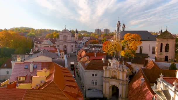 Güneşli Bir Sonbahar Sabahında Vilnius Şehrinin Güzel Hava Manzarası — Stok video