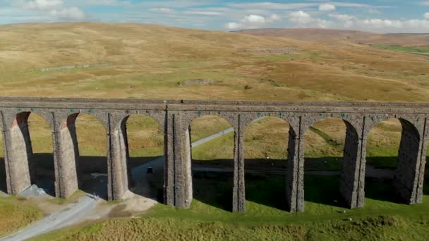 Αεροφωτογραφία Του Ribblehead Viaduct Που Βρίσκεται Στο Βόρειο Yorkshire Μεγαλύτερη — Αρχείο Βίντεο