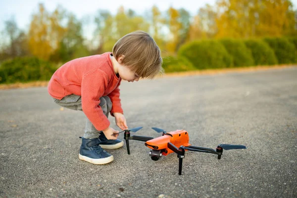 Cute Toddler Boy Watching Drone Cute Toddler Boy Helping His — Stock Photo, Image