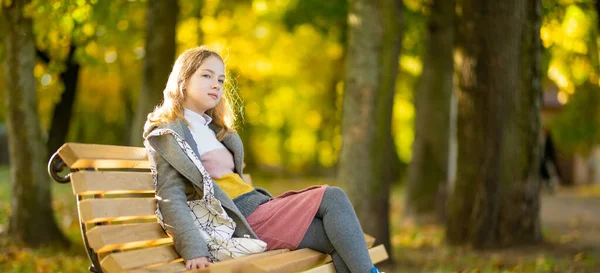 Adorable Young Girl Having Fun Beautiful Autumn Day Happy Teenager — Stock Photo, Image